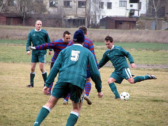 Z přípravného utkání Polaban Nymburk B - Loučeň (3:3).