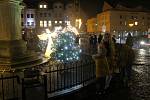 Z rozsvícení vánočního stromu nymburském náměstí v neděli 28. listopadu 2021.