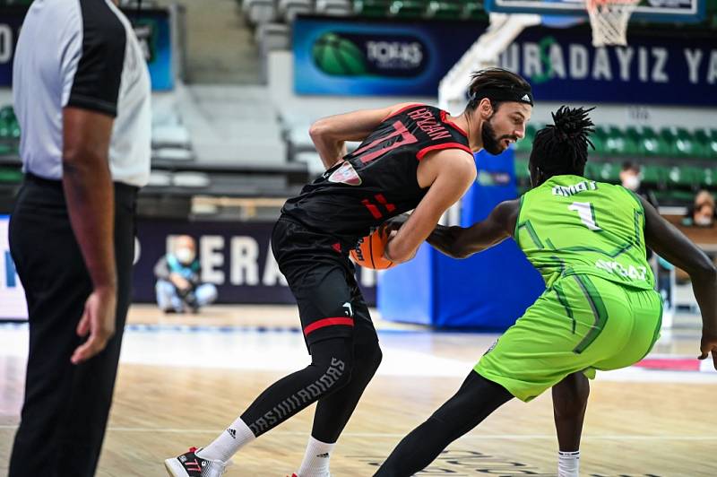 Z basketbalového utkání Ligy mistrů Bursa - Nymburk (93:96 pp)