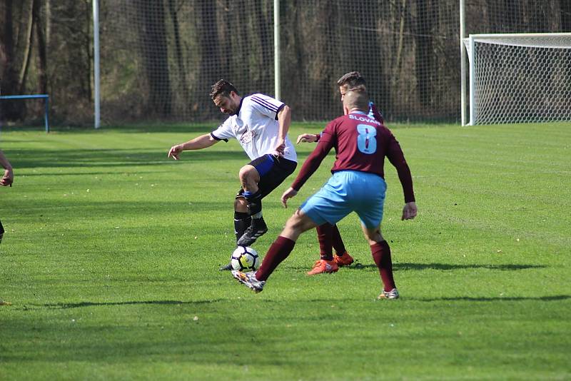 Z fotbalového utkání okresního přeboru Slovan Poděbrady - Jíkev (3:0)