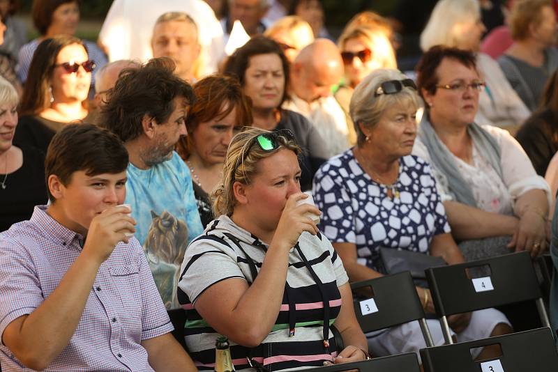 Představení Mlčeti zlato v Poděbradech ve středu 10. srpna 2022.