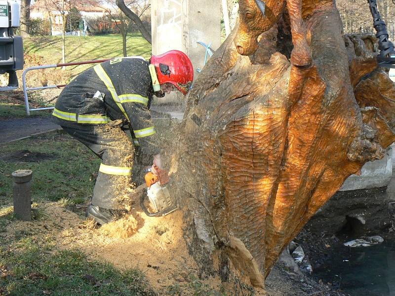 Odřezání Koně pod hradbami. Poté byl převezen do dílny