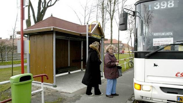 Kvůli přiblížení cenám s Pražskou integrovanou dopravou se na Nymbursku zdražilo jízdné.