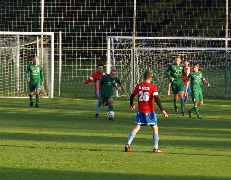 Z fotbalového utkání I.B třídy Semice - Pátek (2:2)