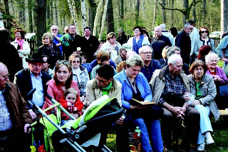 V Kersku pokřtil Bronislav Kuba svou novou knihu o Slavnostech sněženek.