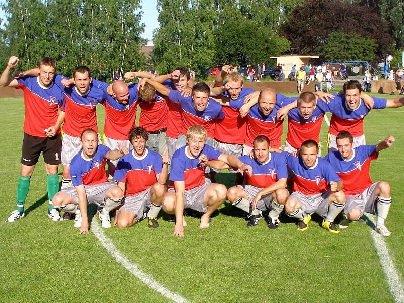 Sezona 2010 - 2011 byla pro fotbalisty Městce Králové úspěšná. Tým postoupil z okresního přeboru