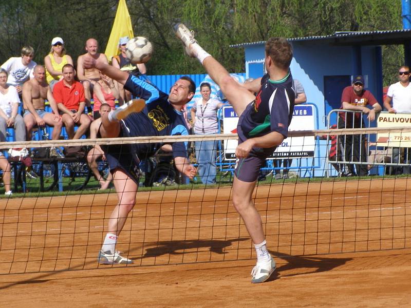 Nohejbalisté Spartaku Čelákovice na první vítězství v extralize stále čekají. Prolomí špatnou sérii doma proti Žatci?  