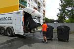 Technické služby zajistily čištění a dezinfekci vnitřních i vnějších povrchů kontejnerů o objemu 1 100 litrů.
