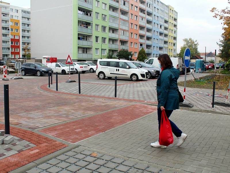 Aktuální situace na křížení ulic Sadová a Růžová na jankovickém sídlišti v Nymburce.