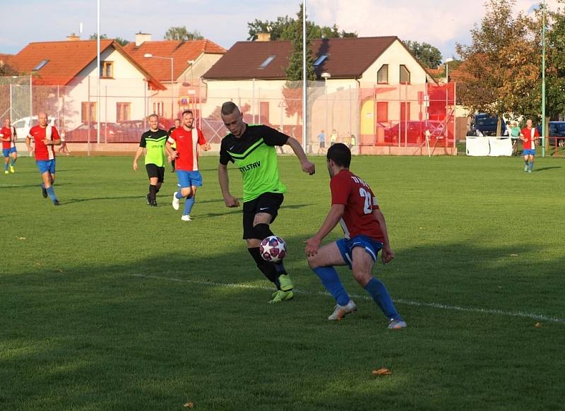 Z fotbalového utkání I.B třídy Pátek - Městec Králové (3:0)