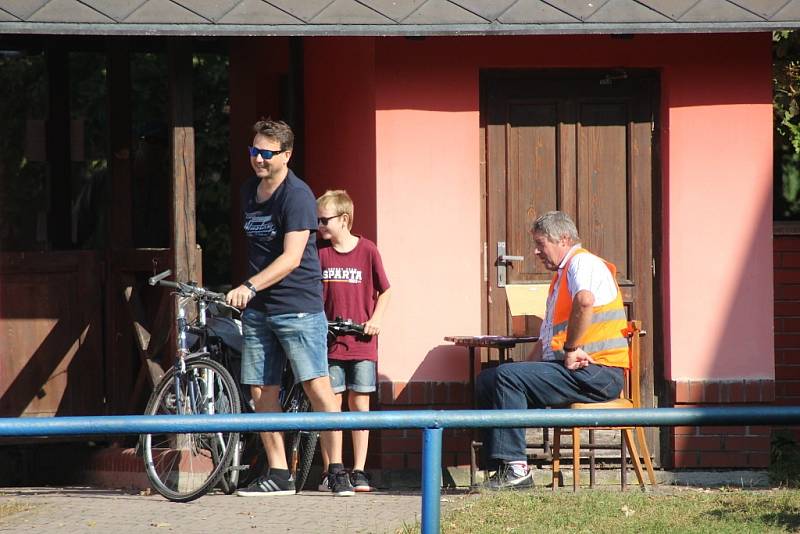 Z fotbalového utkání I.A třídy Slovan Poděbrady - Pšovka Mělník (4:1)