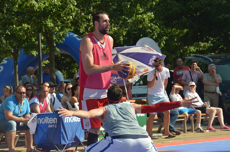 Basketbalový klub z Poděbrad oslavil sedmdesáté narozeniny.