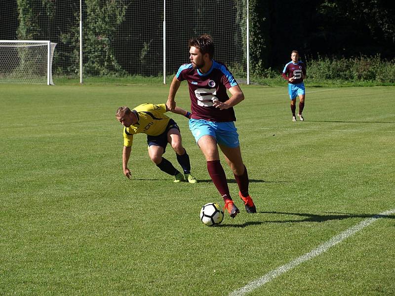 Z fotbalového utkání I.B třídy Slovan Poděbrady - Pátek (1:0)