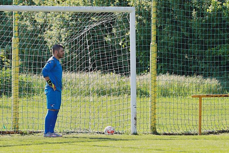 Z fotbalového utkání Postřižinského okresního přeboru Přerov nad Labem - Bohemia Poděbrady B (1:0)