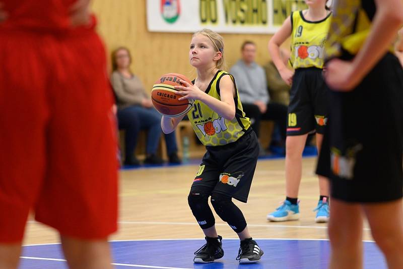 Z basketbalového utkání Středočeského přeboru starších minižákyň U13 Sadská - Mladá Boleslav (119:12)