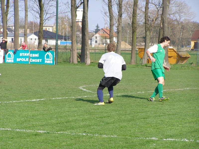Z fotbalového utkání krajského přeboru Polaban Nymburk - Benátky n. J. (0:2)