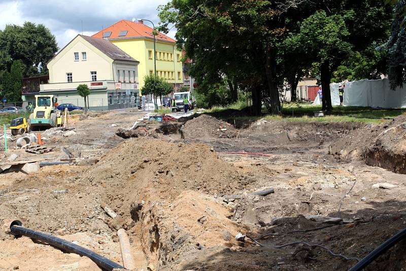 Situace na stavbě druhého kruhového objezdu v Nymburce.