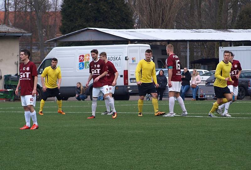 Fotbalisté Bohemie Poděbrady prolomili prokletí. Až na čtvrtý pokus dokázali porazit Záryby. Na své umělé trávě je zdolali 3:1.