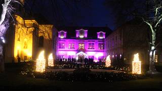Tip na výlet: Na loučeňském zámku vyprávějí světla i vánoční stromečky -  Nymburský deník