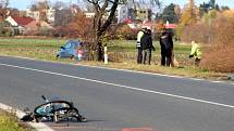 Situace na místě po tragické nehodě u Nymburka, při níž zemřela dvaašedesátiletá cyklistka.