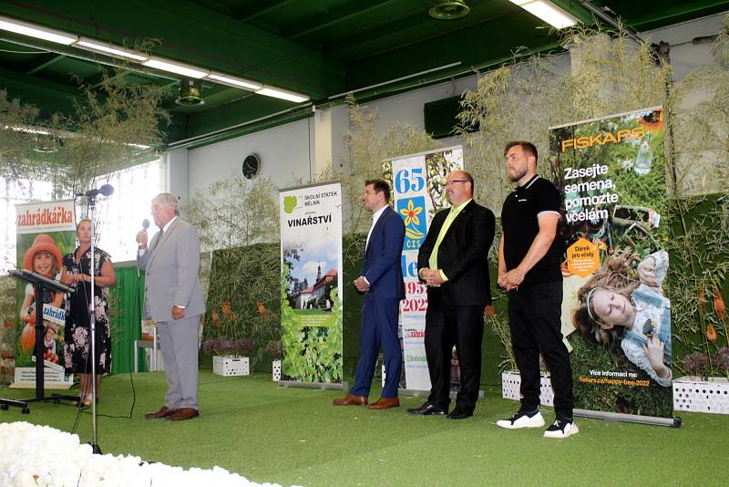 Na lyském výstavišti je k vidění až do neděle výstava Květy a Festival umění. Ve venkovních prostorách jsou připraveny pouťové atrakce.