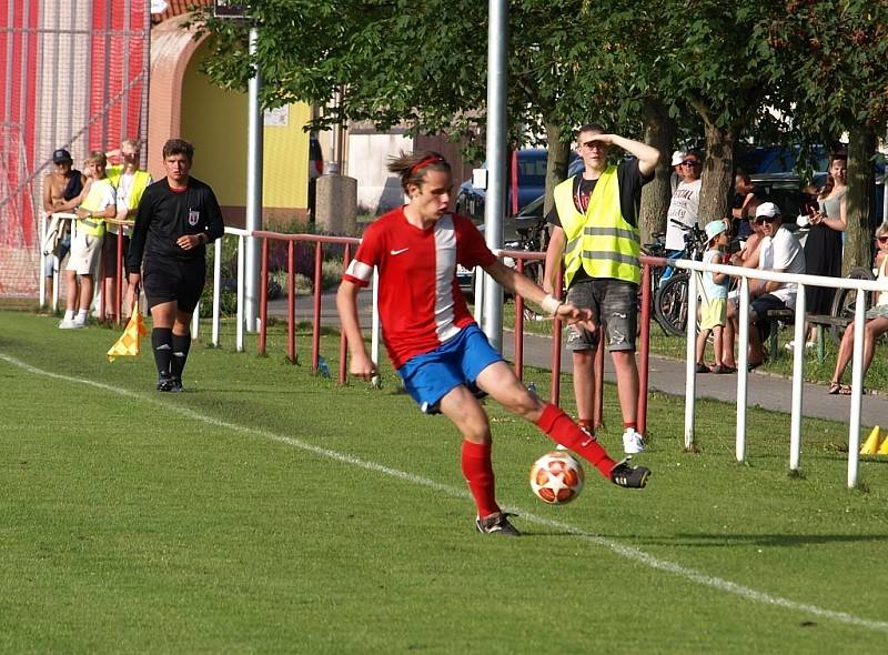 Z fotbalového utkání I.B třídy Pátek - Městec Králové (4:4)