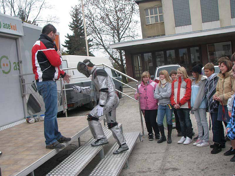 V Městci si školáci užívali recyklohrátky