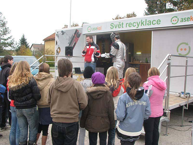 V Městci si školáci užívali recyklohrátky