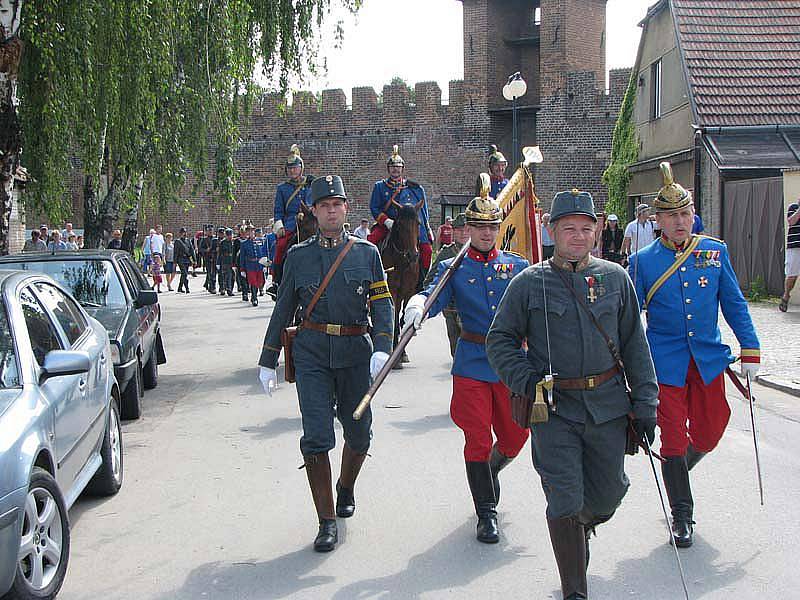 Dragouni pochodovali Nymburkem