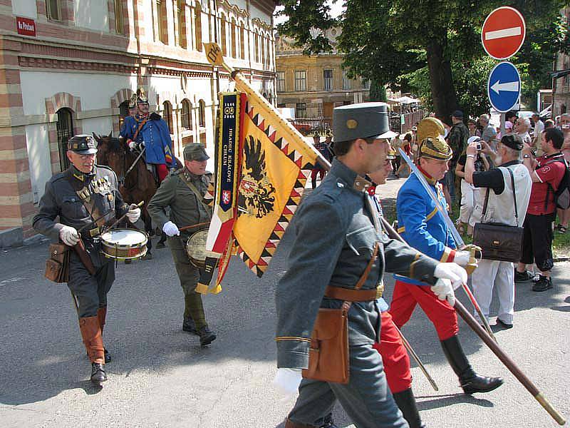 Dragouni pochodovali Nymburkem