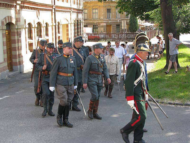 Dragouni pochodovali Nymburkem