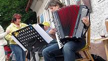 Lyský Montmartre v Žižkově uličce a pod zámkem zaplnili výtvarníci a hudebníci