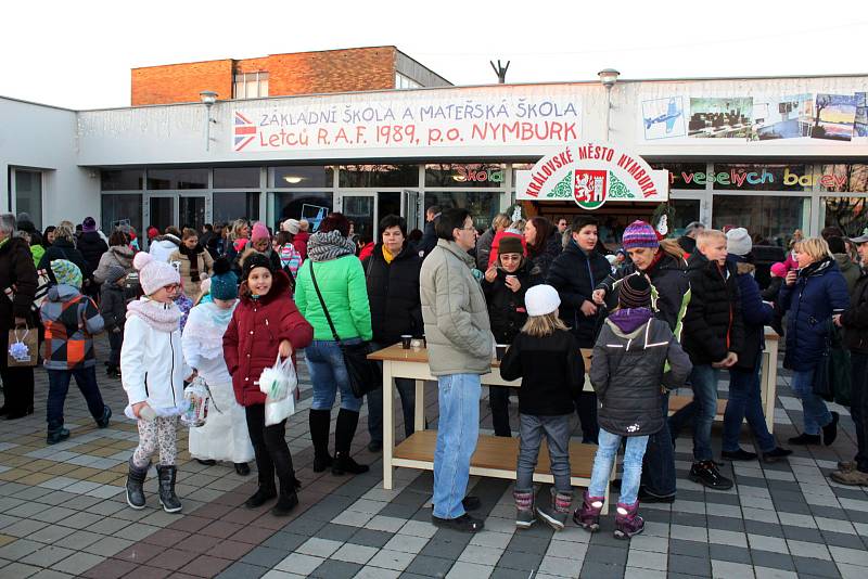 Na sídlišti se sešli místní na jarmarku před Základní školou Letců R.A.F.