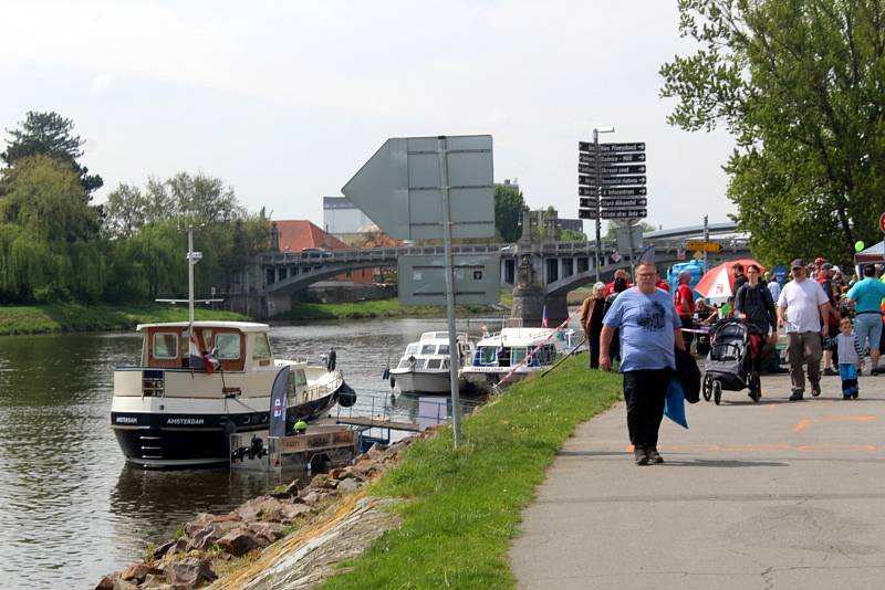 Na čtyři dny se na labském břehu usídlil už tradiční festival Lodě na Labi.