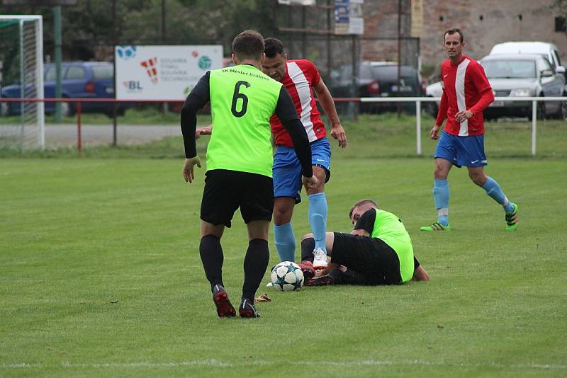 Z fotbalového utkání I.B třídy Pátek - Městec Králové (4:1)