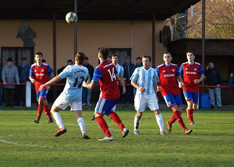 Z fotbalového utkání I.B třídy Městec Králové - Býchory (3:1)