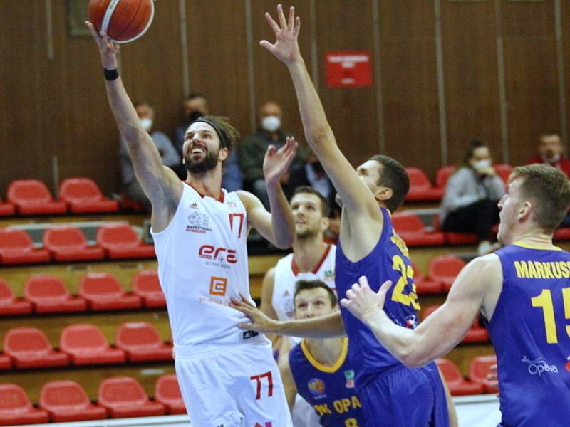 Z basketbalového utkání Kooperativa NBL Nymburk - Opava