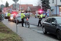 Střet dvanáctiletého chlapce, který jel na kole, a osobního vozu Škodu Octavia vyšetřují dopravní policisté.