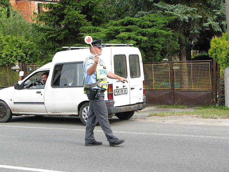 Jedním z míst, kde policisté stavěli, byl Vlkov pod Oškobrhem