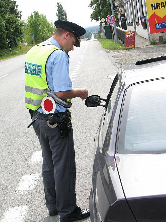 Jedním z míst, kde policisté stavěli, byl Vlkov pod Oškobrhem