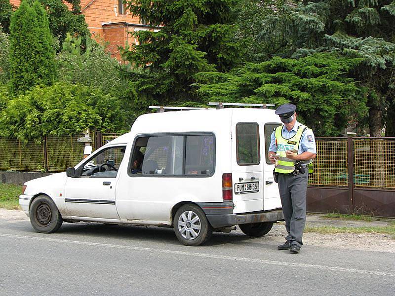 Jedním z míst, kde policisté stavěli, byl Vlkov pod Oškobrhem