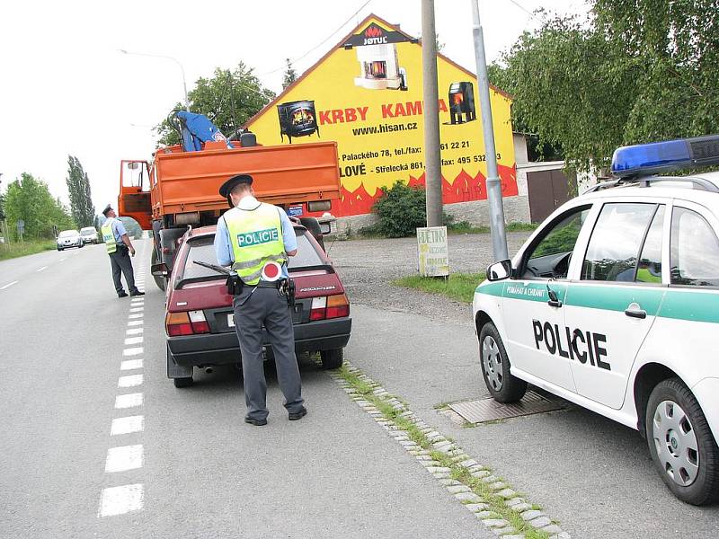 Jedním z míst, kde policisté stavěli, byl Vlkov pod Oškobrhem