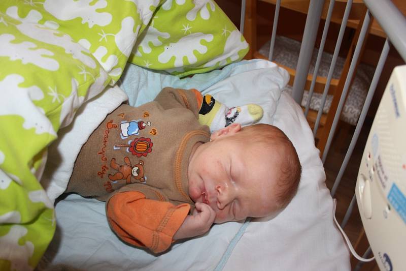 VILÉME! VOLAL UŽ KLASIK. Vilém BUGANSKÝ se narodil 9. listopadu 2015 v 17.19 hodin. Klouček s  mírami 3 900 g a 51 cm dostal jméno po dědečkovi. Bude bydlet s maminkou Andreou, tátou Tomášem a bráškou Adámkem (4,5) v Nymburce.
