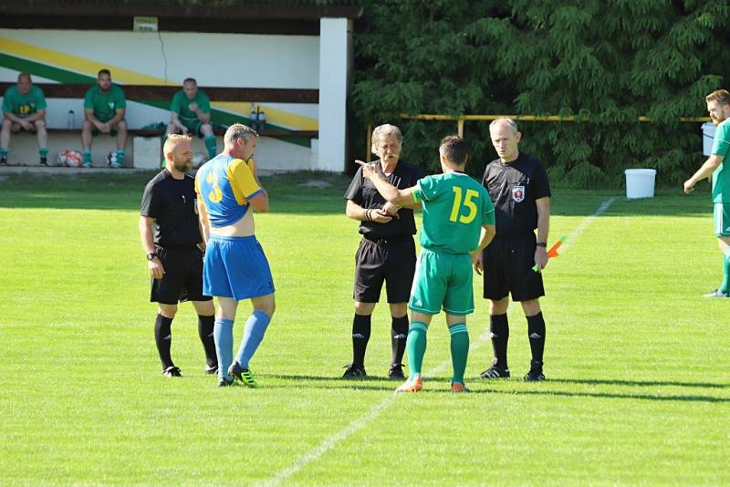 Z fotbalového utkání okresního přeboru Přerov nad Labem - Všejany (3:2)