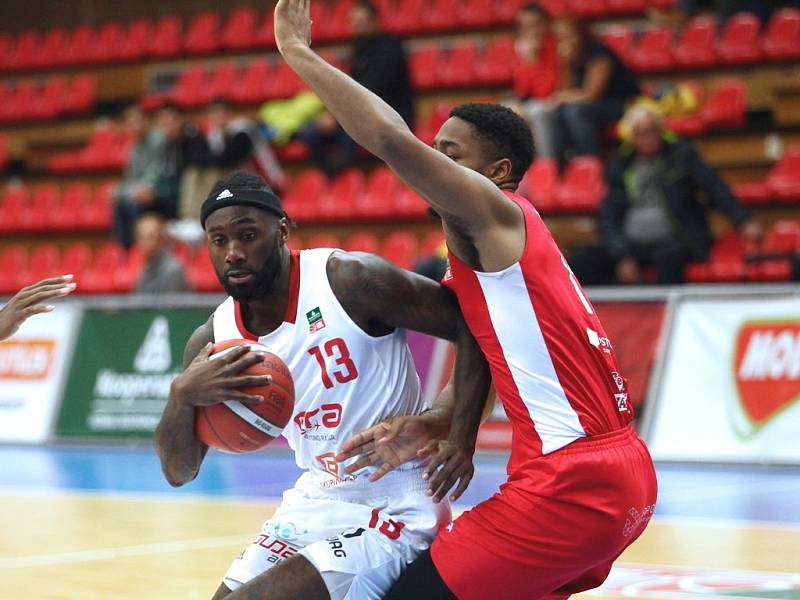 Z basketbalového utkání Kooperativa NBL Nymburk - Olomoucko (96:83)