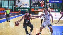 Z basketbalového utkání Kooperativa NBL USK Praha - Nymburk (80:85)