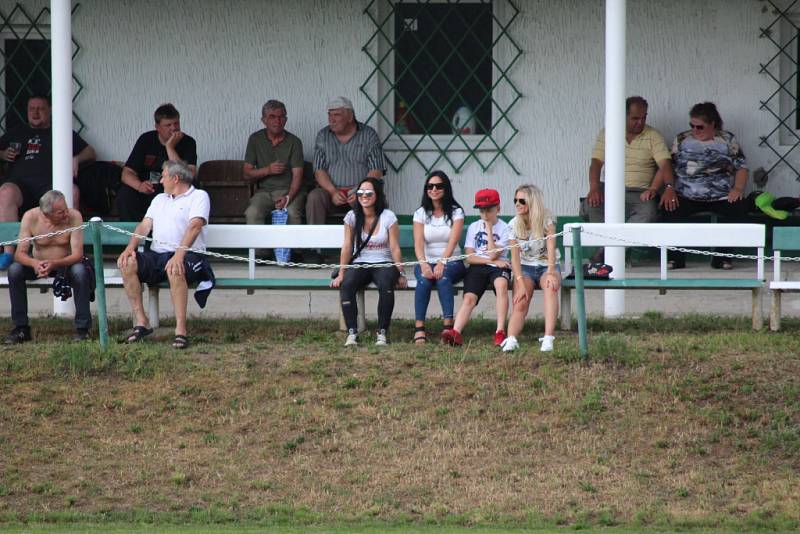 Z okresního derby krajského přeboru Semice - Ostrá (0:1)