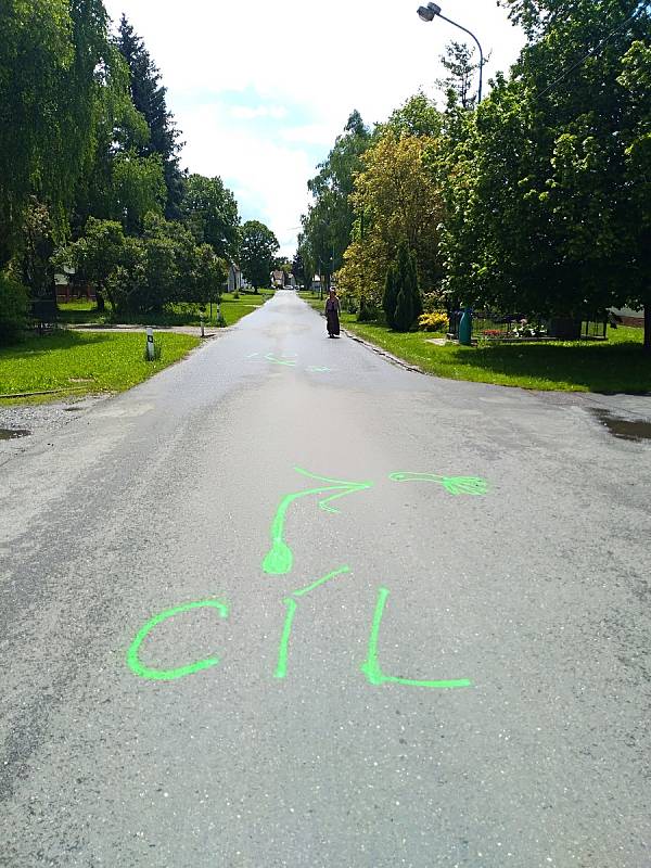 Turisté a cyklisté měli cíl v Keltských Dobšicích.