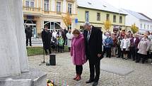 Kladení věnců v Lysé nad Labem