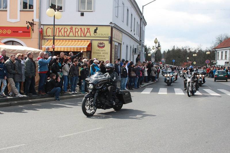 Motorkáři dorazili do Poděbrad